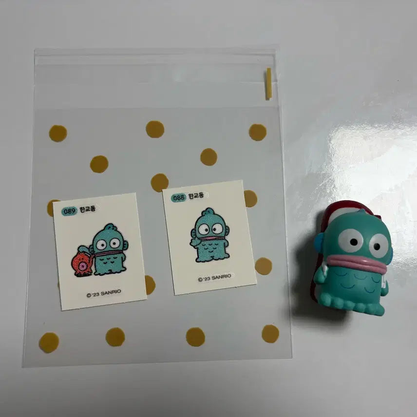 [BUNJANG] Sanrio Hangyodon Sushi Gacha + 2 Types of Stickers Bundle Set / 산리오 한교동 초밥가챠+띠부씰 2종 일괄