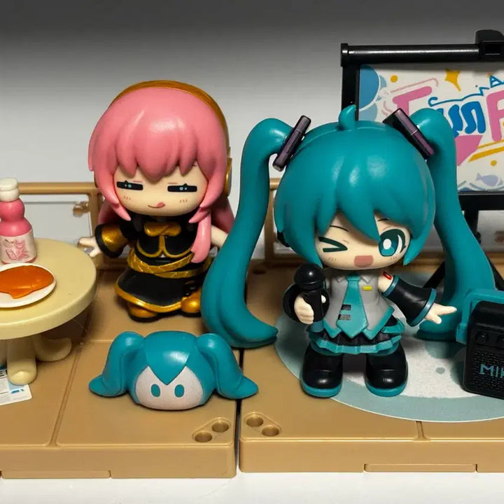 [BUNJANG] Vocaloid Terrace Party Hatsune Miku / Luka Bundle Set Figures / 보컬로이드 테라스파티 피규어 하츠네미쿠/루카 일괄