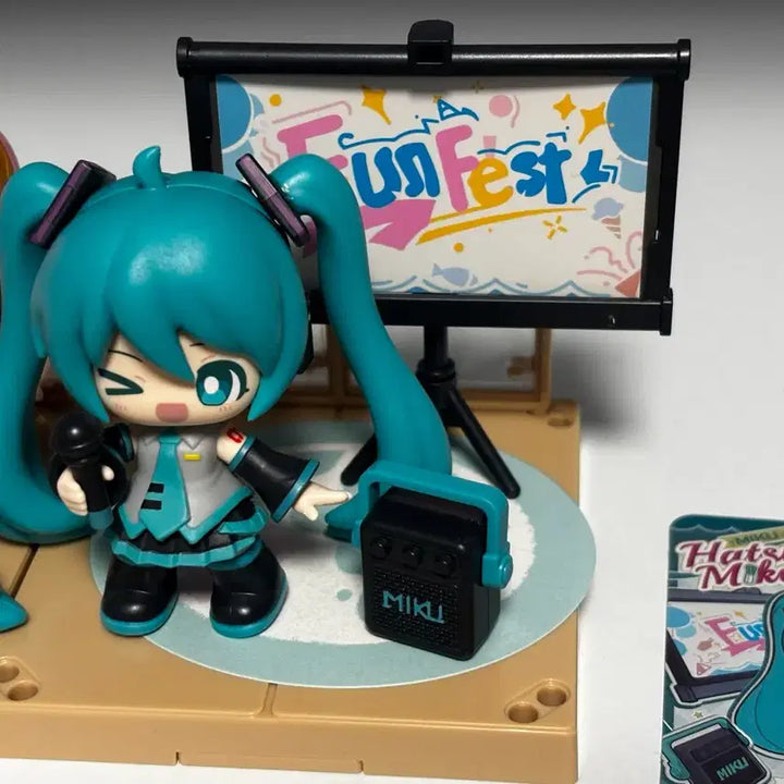 [BUNJANG] Vocaloid Terrace Party Hatsune Miku / Luka Bundle Set Figures / 보컬로이드 테라스파티 피규어 하츠네미쿠/루카 일괄