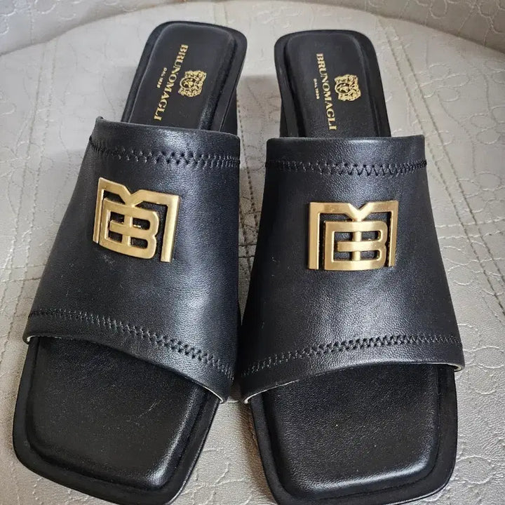 [BUNJANG] Bruno Magli Leather Mules Sandals / 브루노말리 가죽 뮬샌들240-245