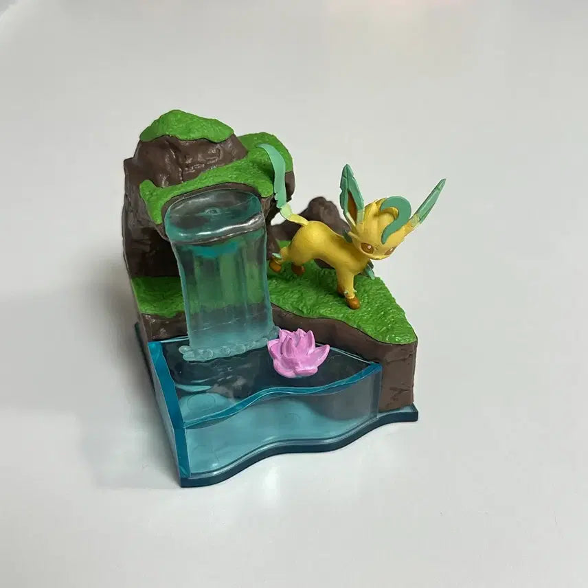 [BUNJANG] Pokemon Mystical Spring Leafeon Figurine / 포켓몬 신비의샘 리피아 리멘트 피규어