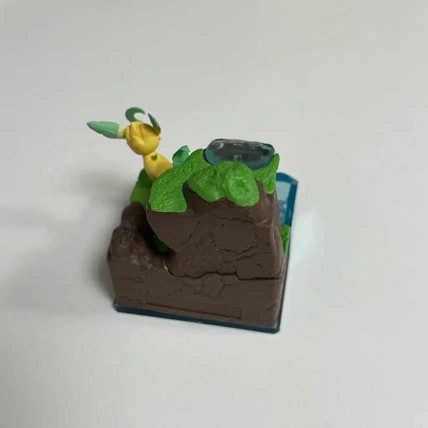 [BUNJANG] Pokemon Mystical Spring Leafeon Figurine / 포켓몬 신비의샘 리피아 리멘트 피규어