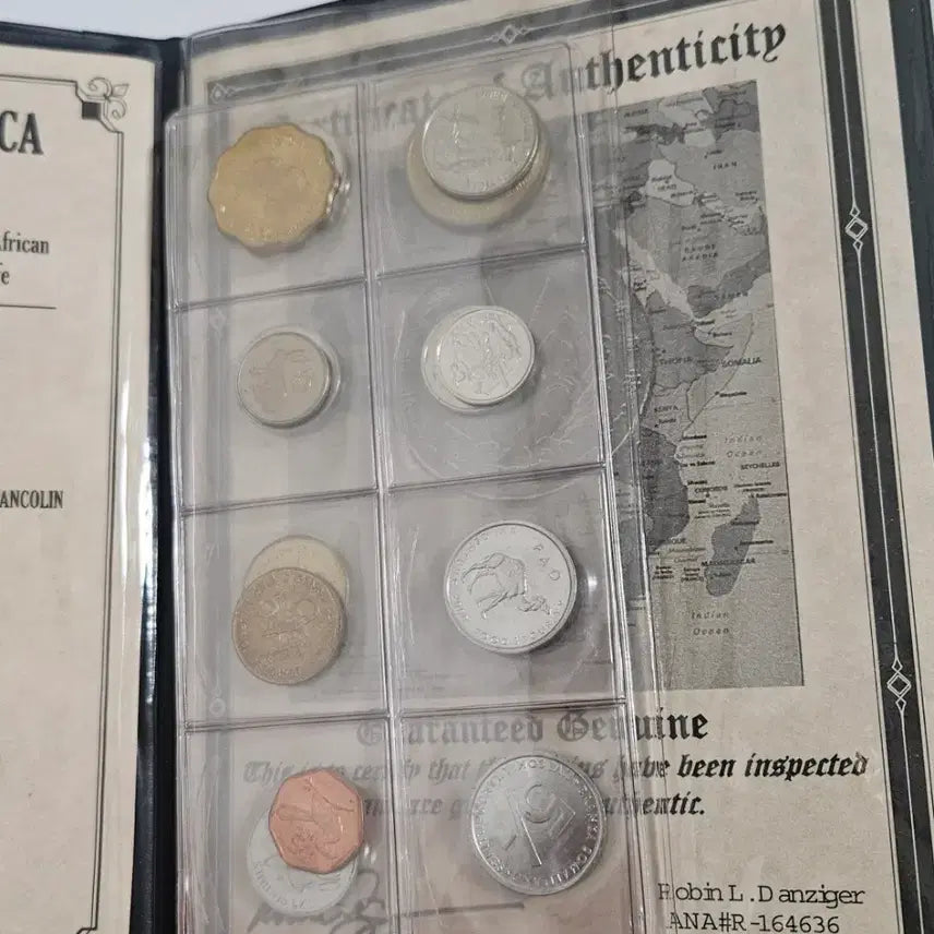 [BUNJANG] Africa 16 Nations Wildlife Coin Collection Book Set / 아프리카 16개국 야생동물 주화 북세트