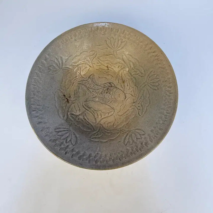 [BUNJANG] Antique Celadon Porcelain Bowl with Embossed Fish and Lotus Pattern / 월주요 양각어조문 완