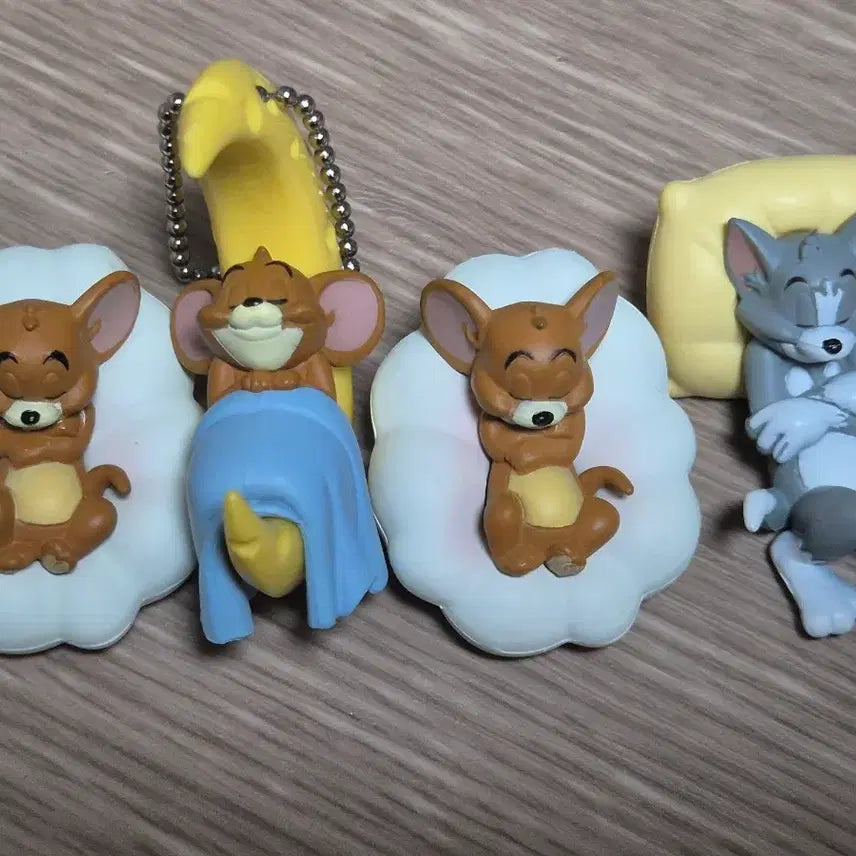[BUNJANG] Tom and Jerry Sleeping Friends Figure Bundle Set / 톰과제리 가챠 일괄