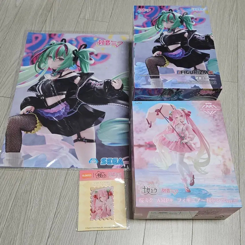 [BUNJANG] Hatsune Miku Punk Figure, Sakura Miku Figure, Acrylic, Poster Set (Sealed) / (미개봉, 포스터증정)하츠네 미쿠 펑크 피규어,사쿠라미쿠 피규어, 아크릴
