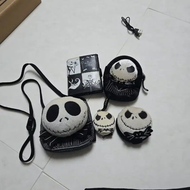 [BUNJANG] Nightmare Before Christmas Bundle (Needs Cleaning) Coin Purse, Mini Bag, Mirror, etc. / 크리스마스의 악몽 굿즈 일괄 (세척필요) 동전지갑, 미니가방, 거울 등