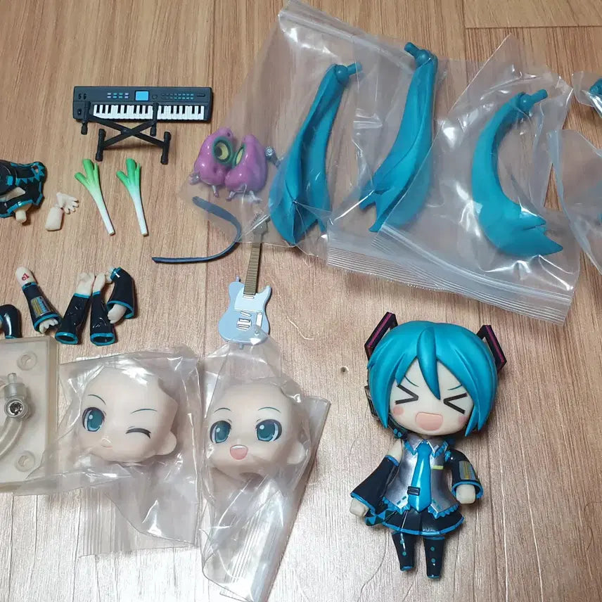 [BUNJANG] Nendoroid Hatsune Miku 2.0 Figure (No Box) / 넨도로이드 300 하츠네 미쿠 2.0 노박스