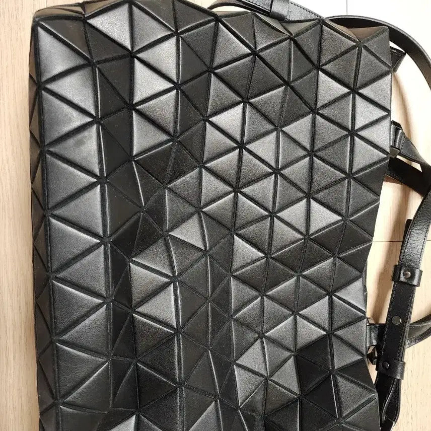 [BUNJANG] Bao Bao Crystal Matte Black Tote Bag / (판매) 바오바오 크리스탈 매트블랙