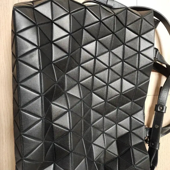 [BUNJANG] Bao Bao Crystal Matte Black Tote Bag / (판매) 바오바오 크리스탈 매트블랙
