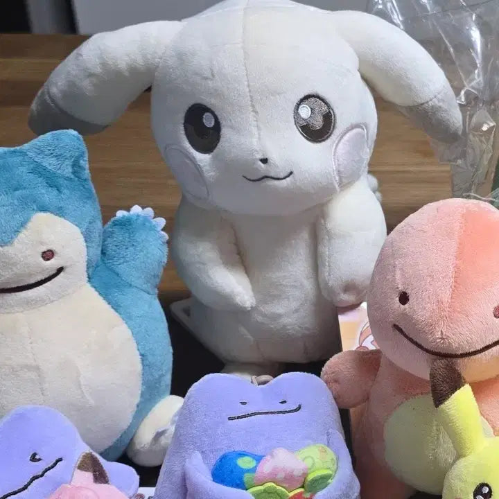 [BUNJANG] Pale Pikachu Figure / 창백카츄 팝니다. 성수동 팝업에서 직접 구매했어요~