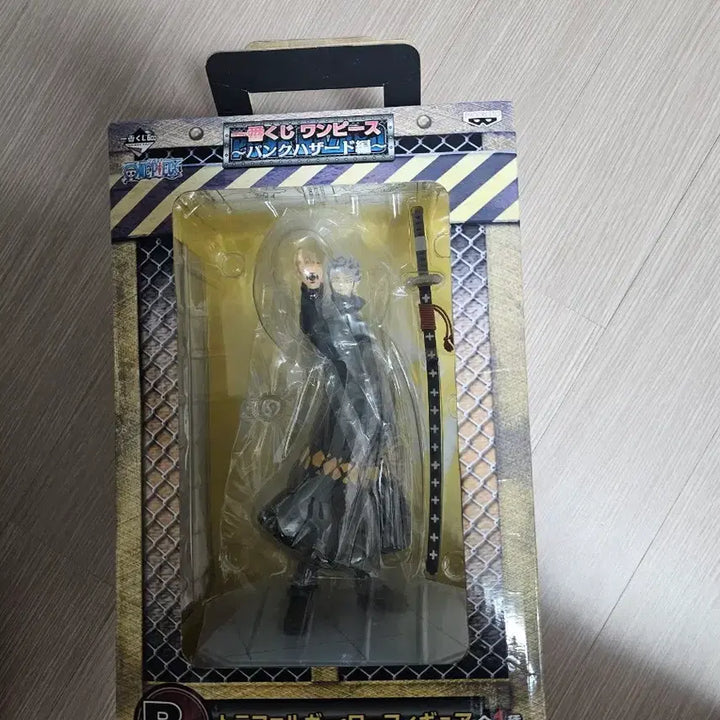[BUNJANG] Ichiban Kuji One Piece Trafalgar Law/Shanks Figure (Sealed) / 제일복권 원피스 트라팔가 로/샹크스 피규어(미개봉)