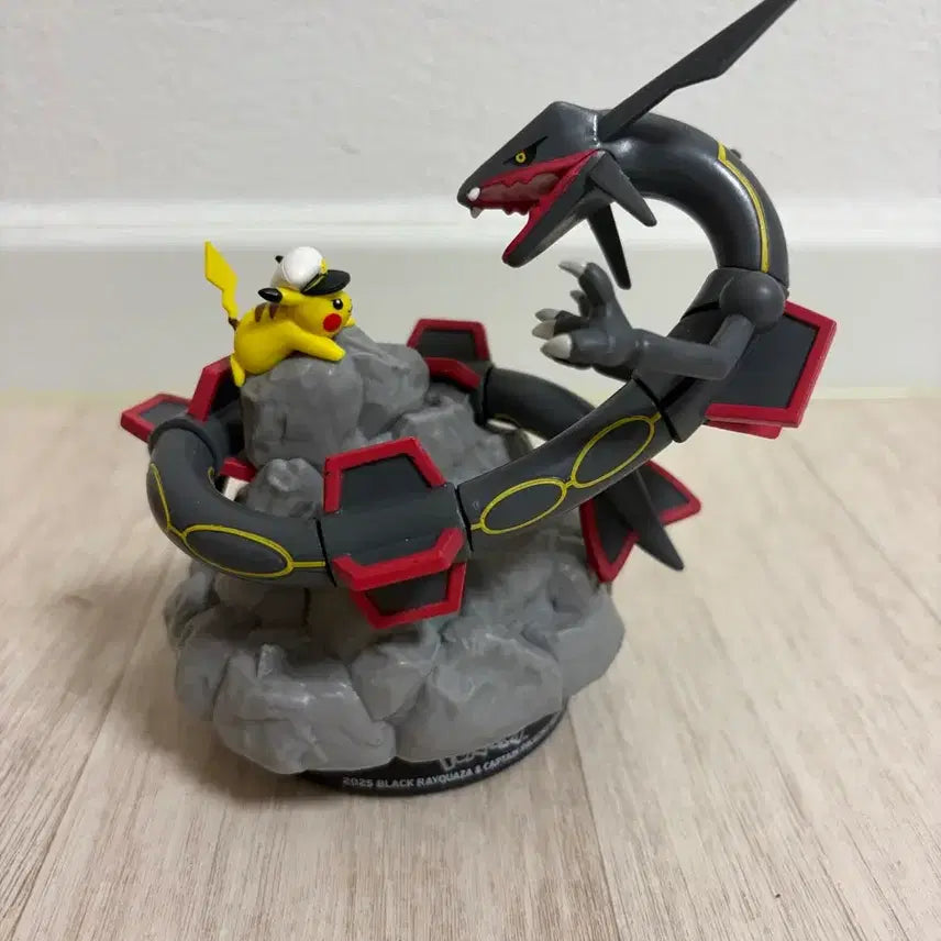 [BUNJANG] CGV Shiny Rayquaza Figure / Cgv 검은 레쿠쟈 이로치 피규어 팝니다