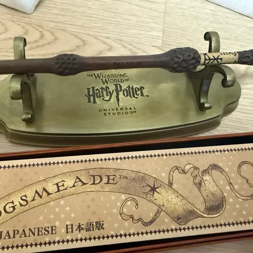 [BUNJANG] Harry Potter Osaka Universal Dumbledore Wand with Stand / 해리포터 오사카 유니버셜 덤블도어 지팡이 (거치대포함)