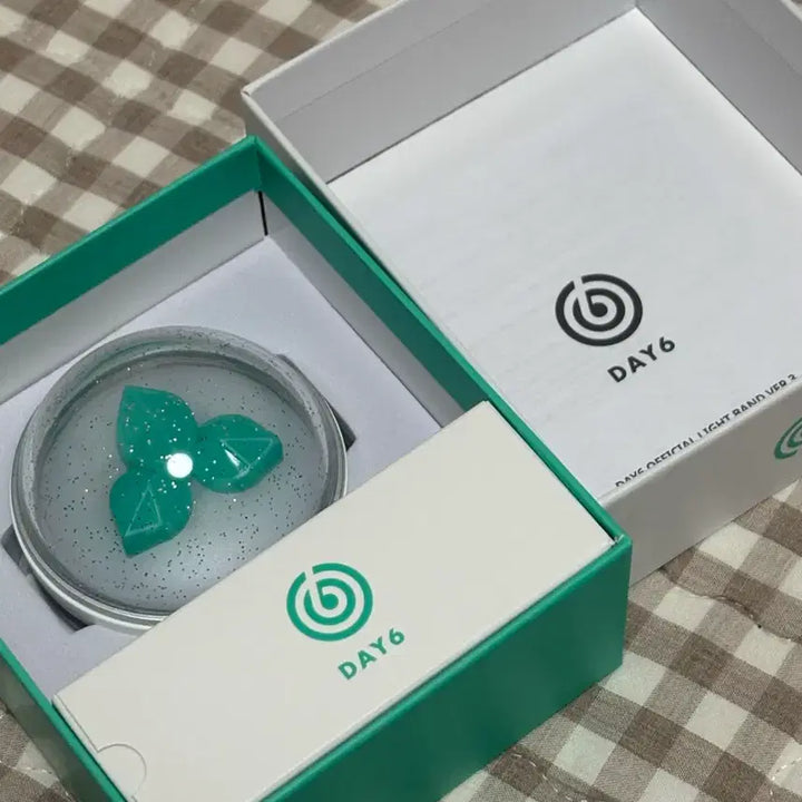 [BUNJANG] DAY6 Official Lightstick Made Inheaven Ver.3 / (새상품)DAY6 데이식스 공식 응원봉 마데워치 Ver.3