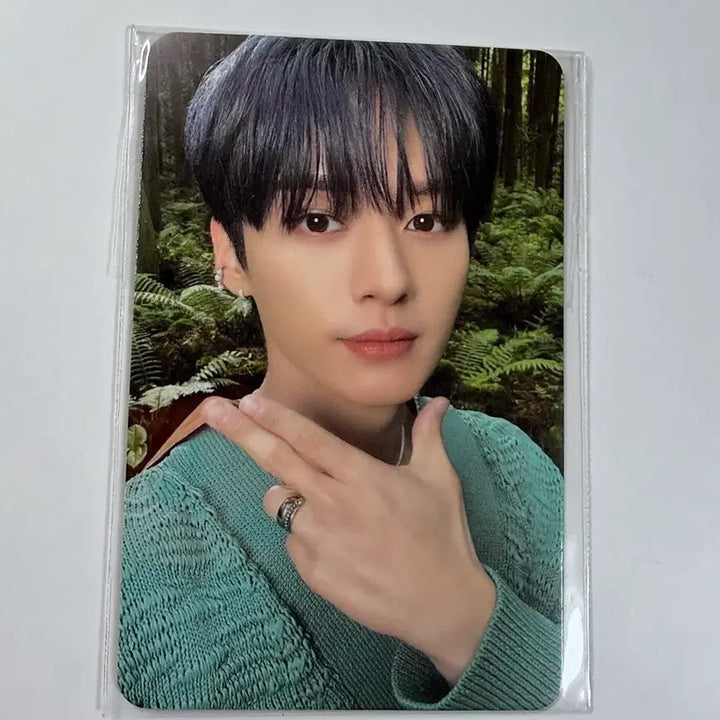 [BUNJANG] Stray Kids Lee Know Exhibition Random Photocard (Sealed) / 스트레이키즈 리노 전시회 랜덤포카 미개봉