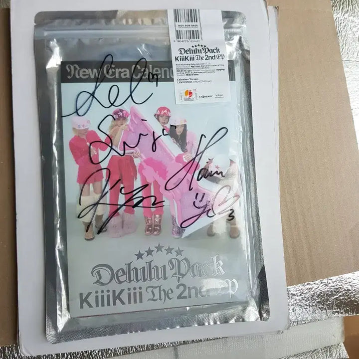 [BUNJANG] KiiiKiii Delulu Pack Mini Album 2nd Edition Signed / KiiiKiii Delulu Pack 미니 2집 친필싸인 앨범