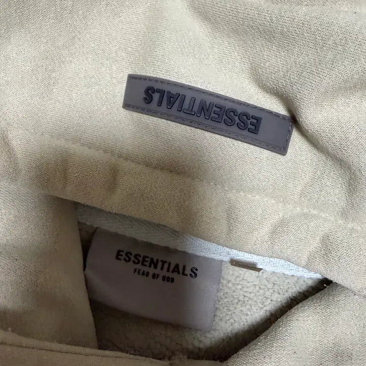 [BUNJANG] Fear of God Essentials 3D Silicone Applique Pullover Hoodie Beige M / 에센셜 3D 실리콘 아플리케 풀오버 후드 티셔츠 M