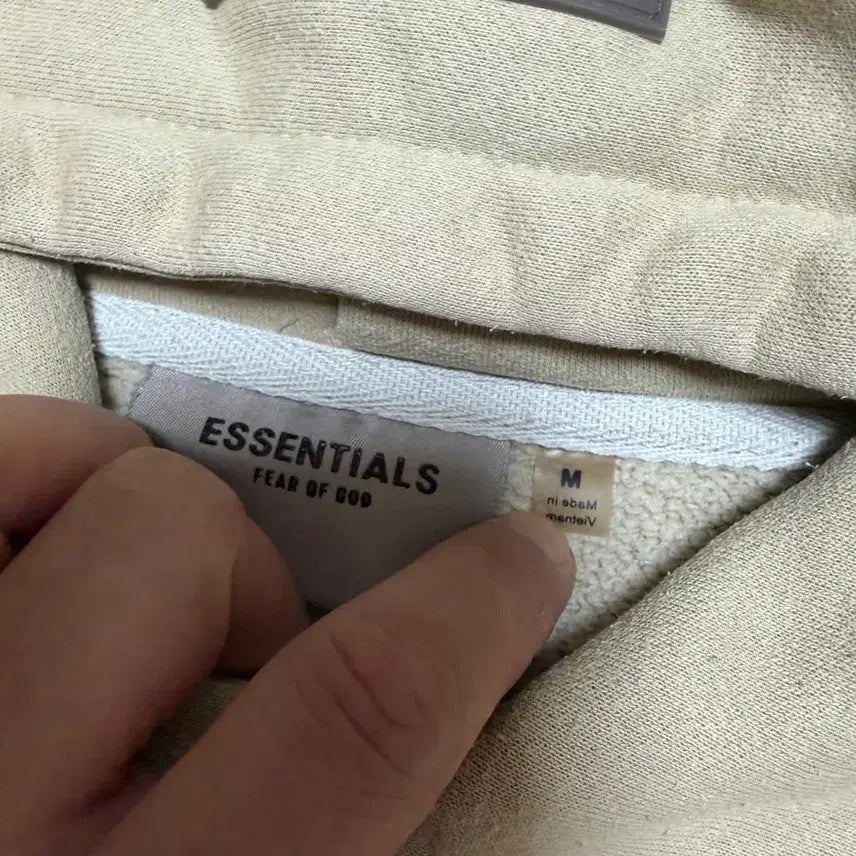 [BUNJANG] Fear of God Essentials 3D Silicone Applique Pullover Hoodie Beige M / 에센셜 3D 실리콘 아플리케 풀오버 후드 티셔츠 M