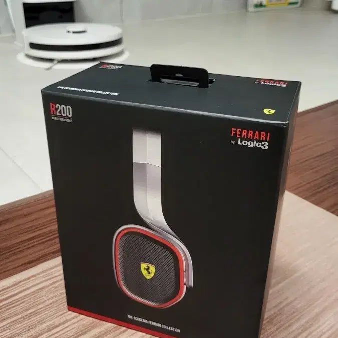 [BUNJANG] Ferrari by Logic3 R200 Headphones (White) / 페라리 by Logic3 R200 헤드폰