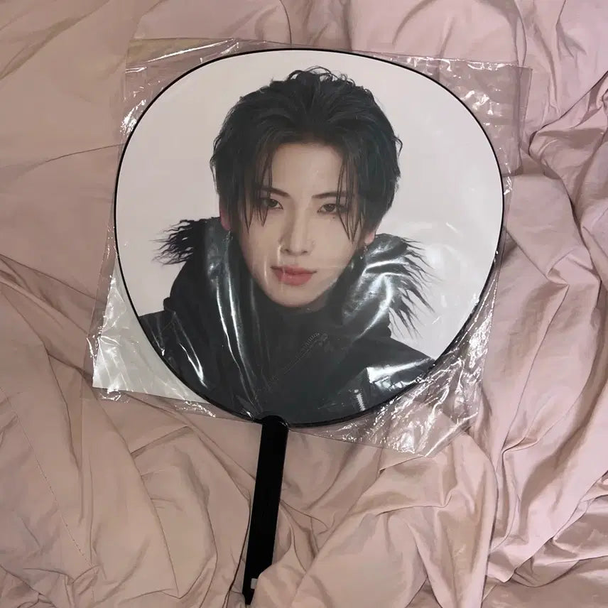[BUNJANG] ENHYPEN Yuma Uchiwa Photocard / 앤팀 유마 우치와 양도 포카 의주후마케이니콜라스유마죠하루아타키마키