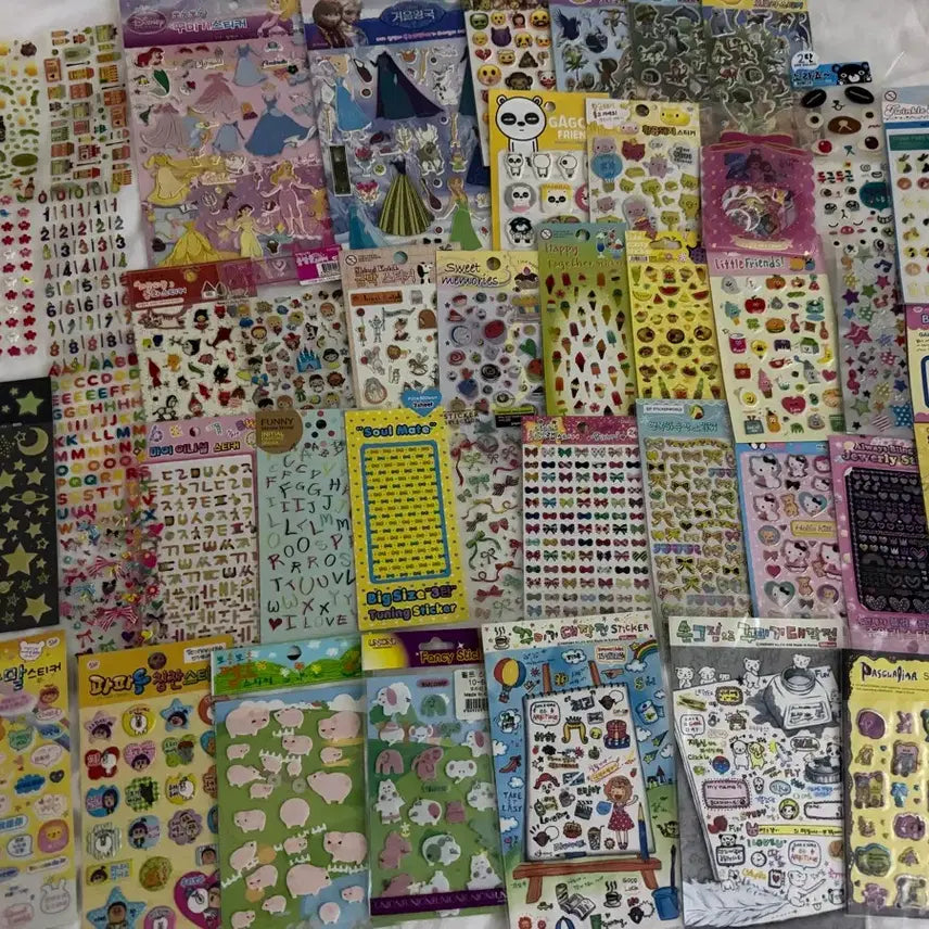 [BUNJANG] Vintage Sticker Bundle (Various Characters &amp; Themes) / 고전 스티커 일괄 (키티, 스쿠비두, 펠트 등등)
