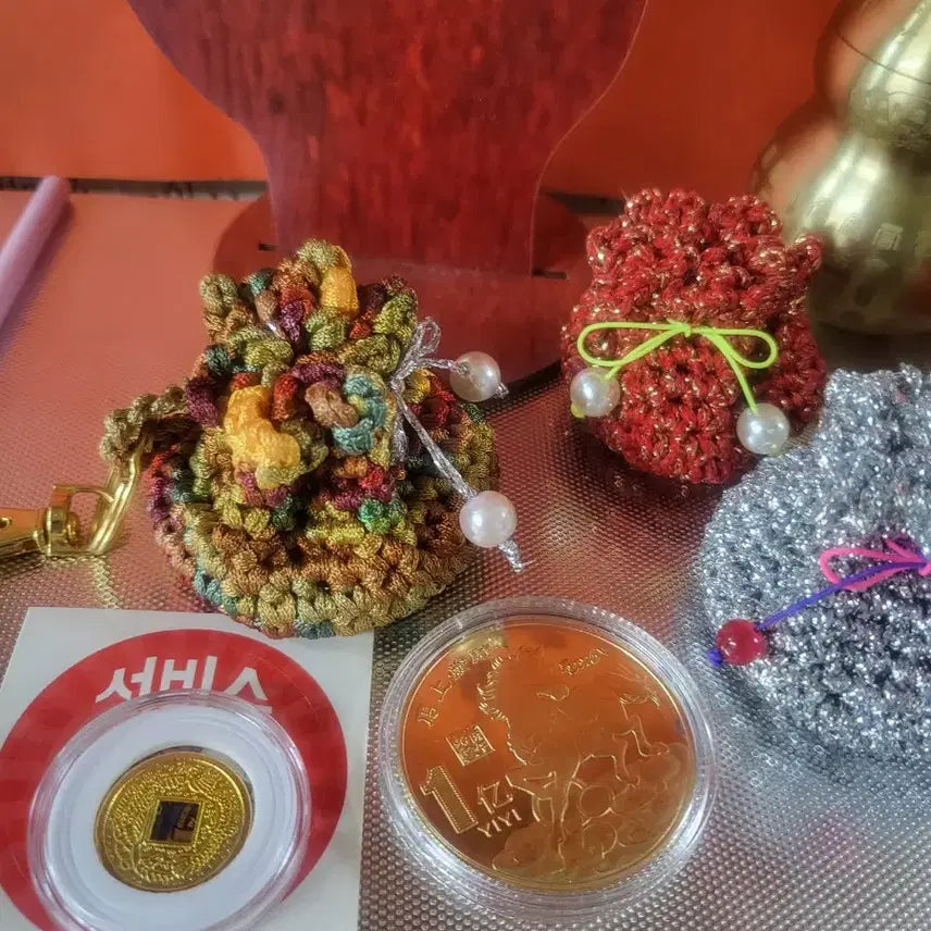 [BUNJANG] Year of the Horse 100 Million Won Commemorative Gold Coin &amp; Hand-Knitted Lucky Pouch Keyring Set / 금화 말띠 1억 기념주화