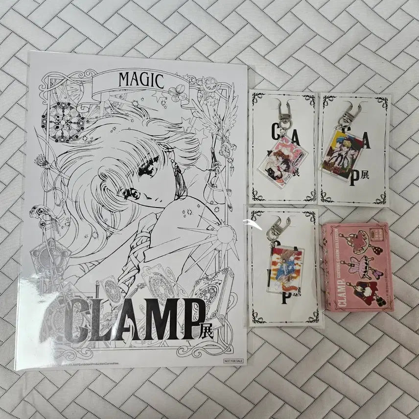 [BUNJANG] Clamp Exhibition Melon Ticket Exclusive Keychain &amp; Bonus Poster Set / [교환/구매] Clamp전시회 클램프전 멜론티켓 멜티키링 구매특전 사쿠라