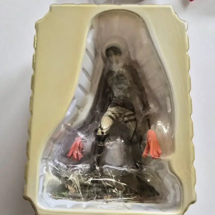 [BUNJANG] Attack on Titan Brave Act Levi Ackerman Figure / 진격의거인 Brave act 청소 리바이 피규어 판매합니다