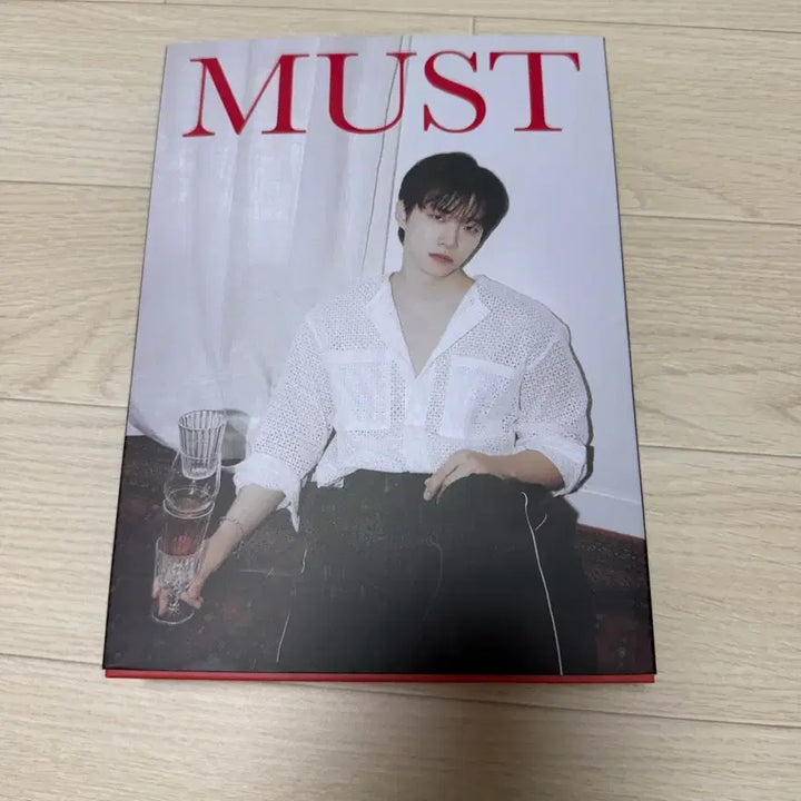 [BUNJANG] 2PM Junho MUST Limited Edition Photobook Set / 이준호 2PM 7집 must 준호 표지 한정반 (5천장 한정화보 포함)