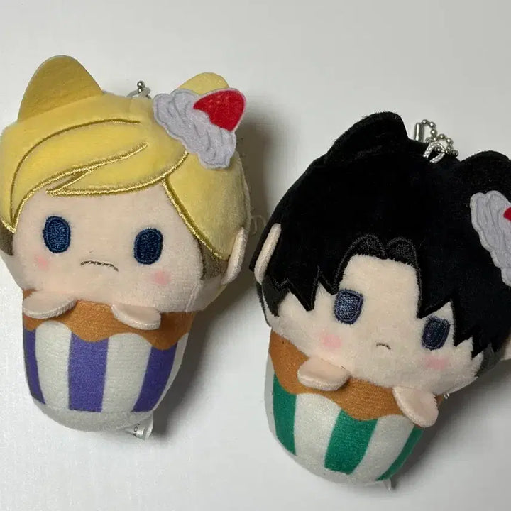 [BUNJANG] Attack on Titan Cup Nui Rivaille &amp; Erwin Bundle Set / 진격의거인 컵케이크 컵누이 타피누이 리바이, 엘빈 일괄