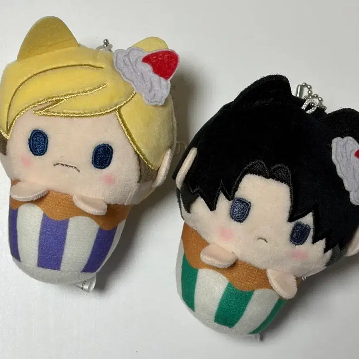 [BUNJANG] Attack on Titan Cup Nui Rivaille &amp; Erwin Bundle Set / 진격의거인 컵케이크 컵누이 타피누이 리바이, 엘빈 일괄