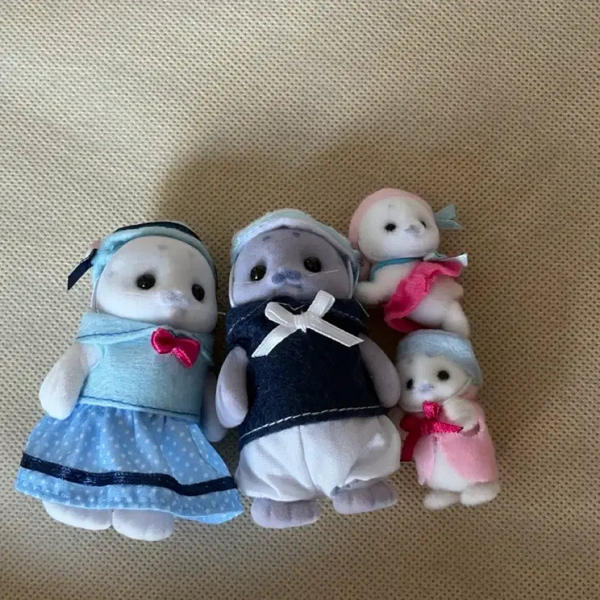 [BUNJANG] Sylvanian Families Seal Family Toy Set / 실바니안 물범 가족 판매