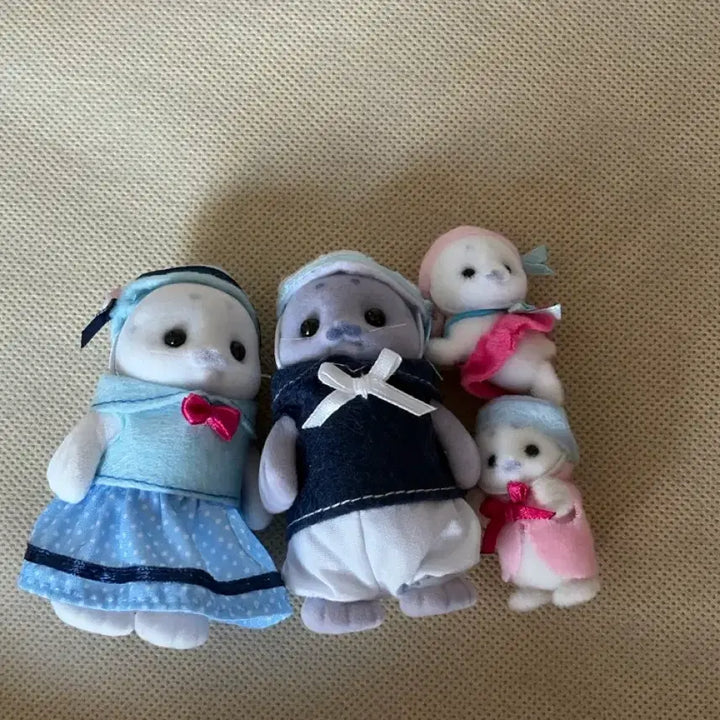 [BUNJANG] Sylvanian Families Seal Family Toy Set / 실바니안 물범 가족 판매