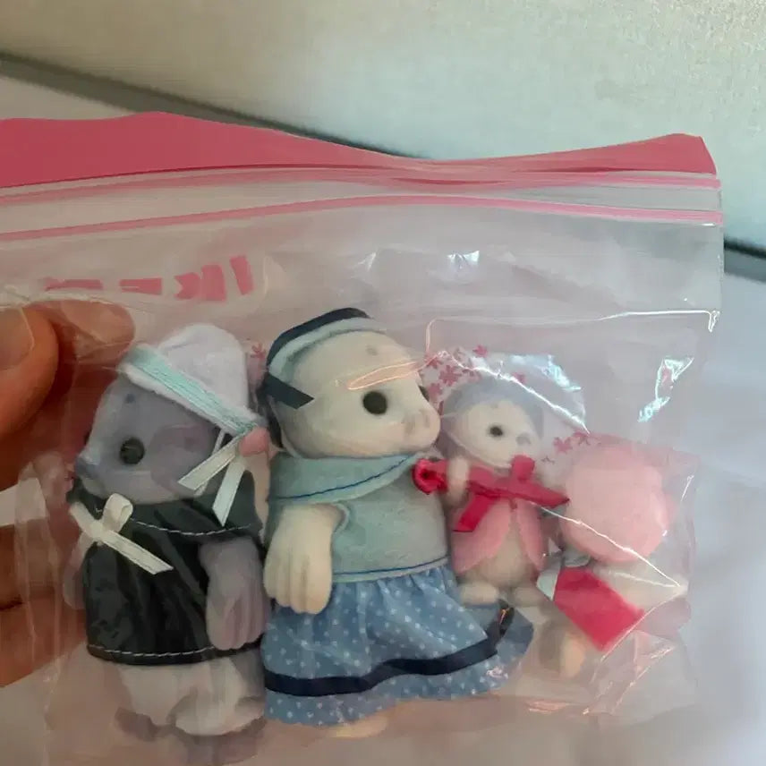 [BUNJANG] Sylvanian Families Seal Family Toy Set / 실바니안 물범 가족 판매