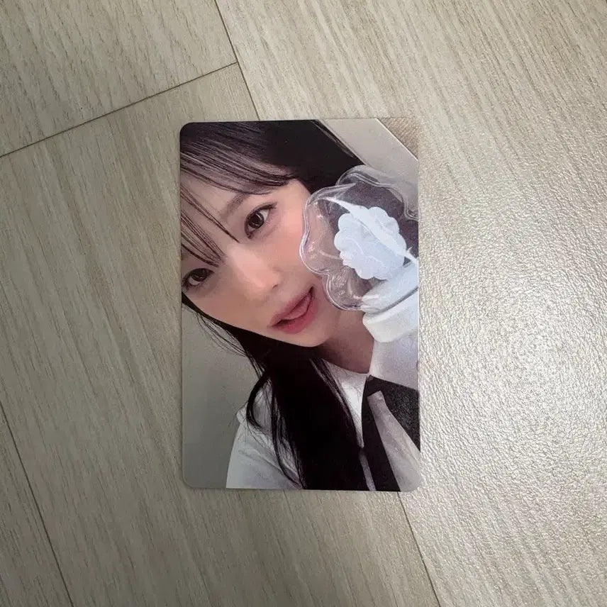[BUNJANG] fromis_9 Baek Ji-heon Lightstick Photocard / 프로미스나인 백지헌 응원봉 포카 팔아요