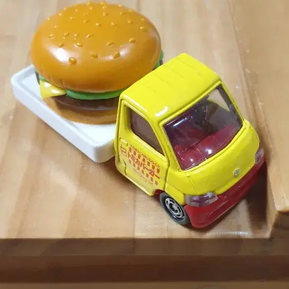 [BUNJANG] Tomica No. 54 Toyota Town Ace Hamburger Truck / 토미카 NO.54 도요타 타운에이스 햄버거차