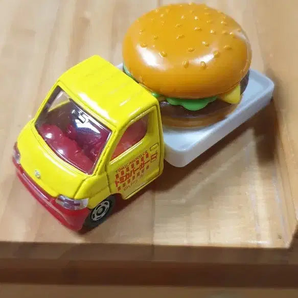 [BUNJANG] Tomica No. 54 Toyota Town Ace Hamburger Truck / 토미카 NO.54 도요타 타운에이스 햄버거차