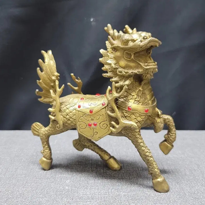 [BUNJANG] Brass Giraffe Sculpture with Red Jewel Embellishments / 황동 기린