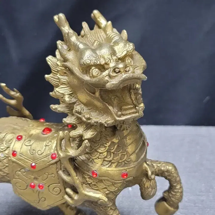 [BUNJANG] Brass Giraffe Sculpture with Red Jewel Embellishments / 황동 기린