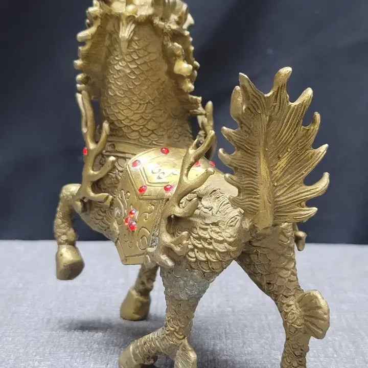 [BUNJANG] Brass Giraffe Sculpture with Red Jewel Embellishments / 황동 기린