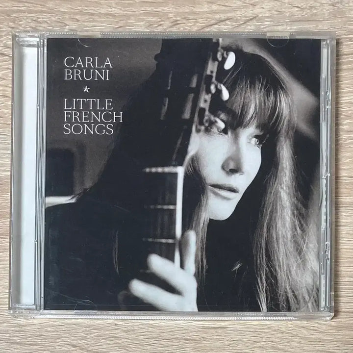 [BUNJANG] Carla Bruni Little French Songs CD / 카를라 브루니 - Little French Songs CD 판매