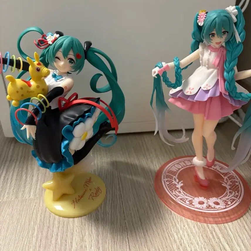 [BUNJANG] Hatsune Miku Rapunzel Ver. &amp; Loid Ver. Figure Set / 하츠네 미쿠 피규어