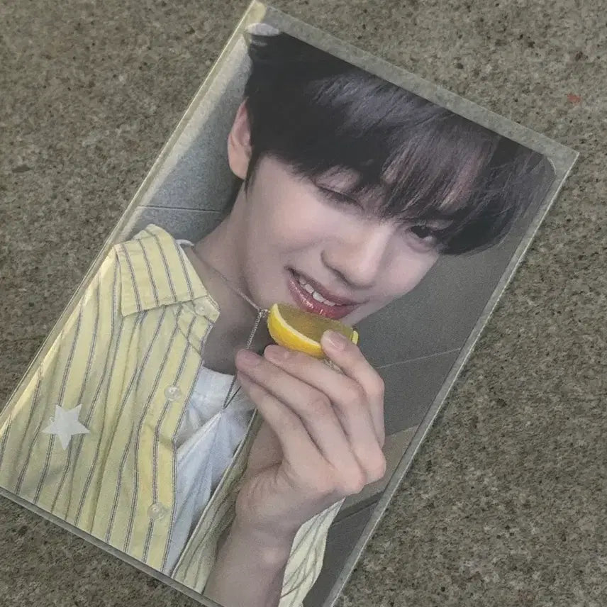 [BUNJANG] Kim Gyuvin Music Core MC Photocard / 06/13 김규빈 음악중심 MC 포카