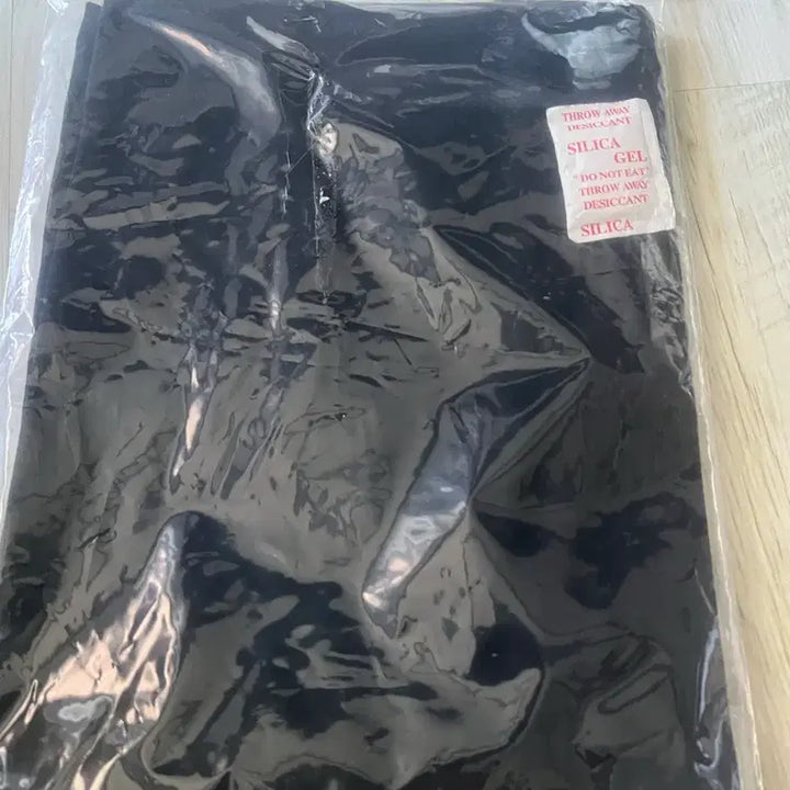 [BUNJANG] Koller x Hiroshi Fujiwara x NewJeans Short-Sleeve T-Shirt Black (Sealed) / 꼴레 히로시 후지와라 뉴진스 반팔 블랙 미개봉