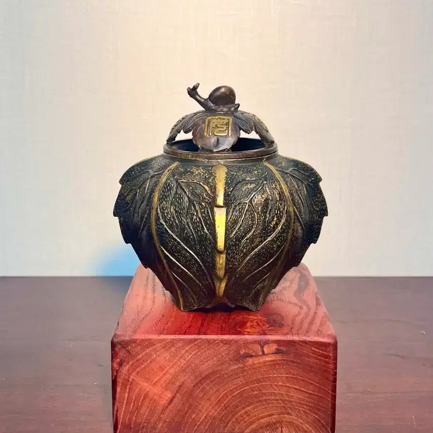 [BUNJANG] Chinese Traditional Bronze Incense Burner, Golden Leaf Pattern / 중국 전통 동 향로) 금채 와우형 엽문 사방 향로