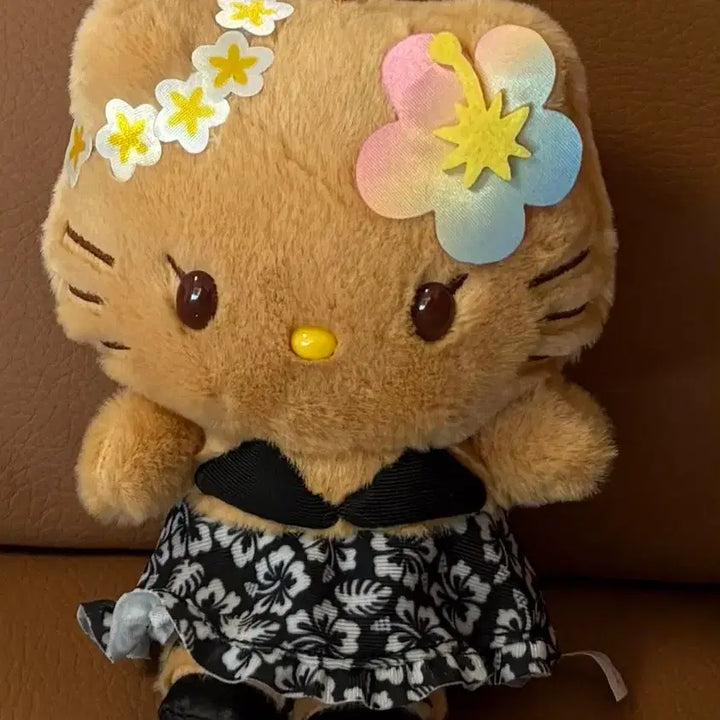[BUNJANG] Sanrio Official Tanning Kitty Hawaii Doll (Unused) / 산리오 정품 태닝 키티 하와이 인형 택 미사용입니다