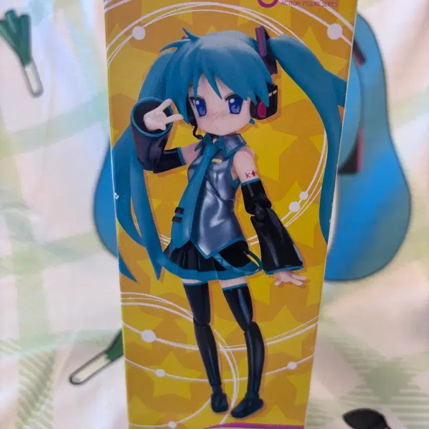 [BUNJANG] Max Factory Figma 035 Kagami Hatsune Miku Cosplay Figure (Sealed) / (8.11까지 미개봉 유일 매물 러키스타 카가미 하츠네 미쿠 코스프레 피규어