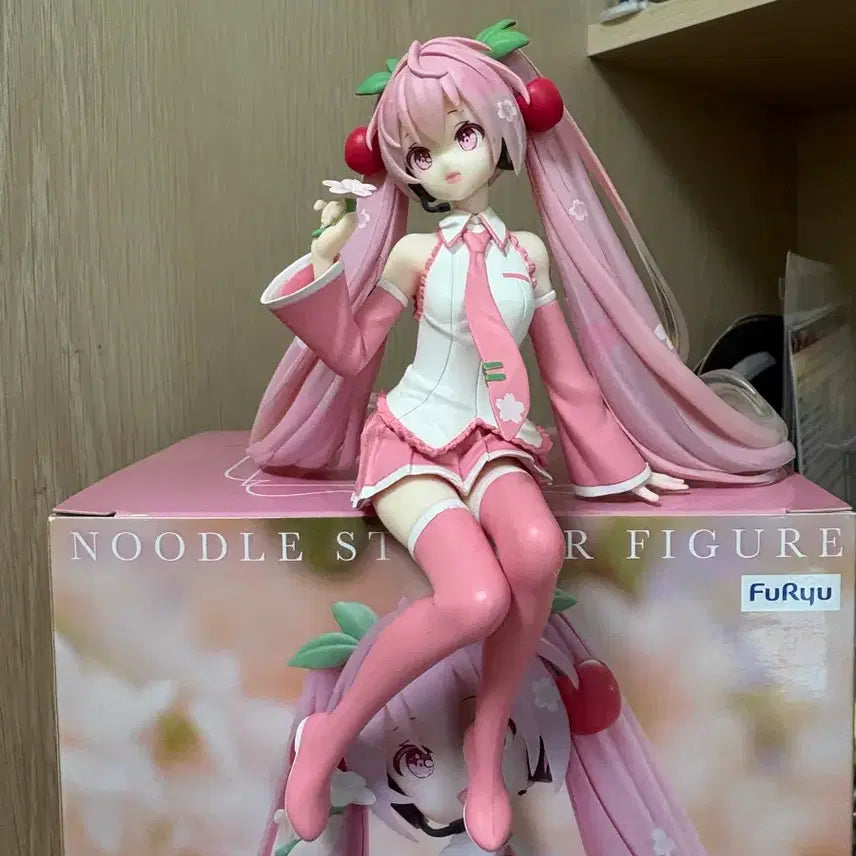 [BUNJANG] Sakura Miku 2024 Noodle Stopper Figure / 사쿠라미쿠 2024 누들스토퍼