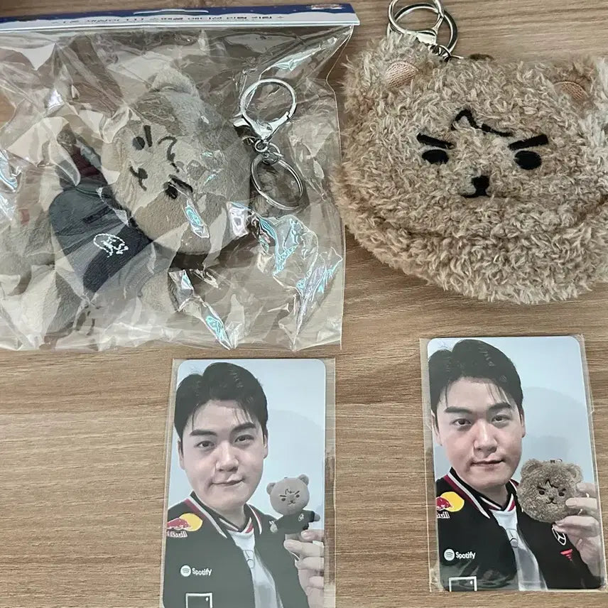 [BUNJANG] T1 Gumayusi Merchandise Bundle / T1 구마유시 굿즈 양도합니다